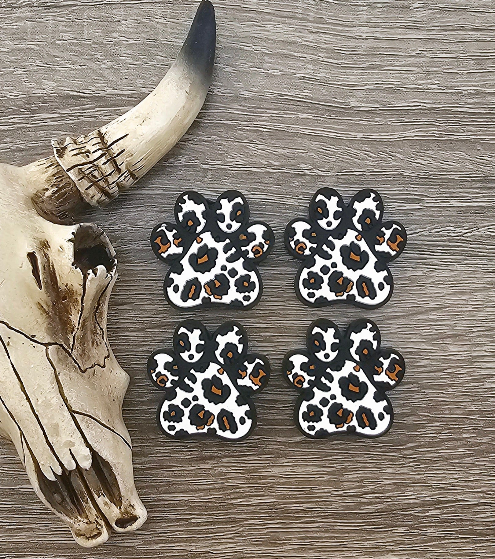 White Leopard Paw Focal