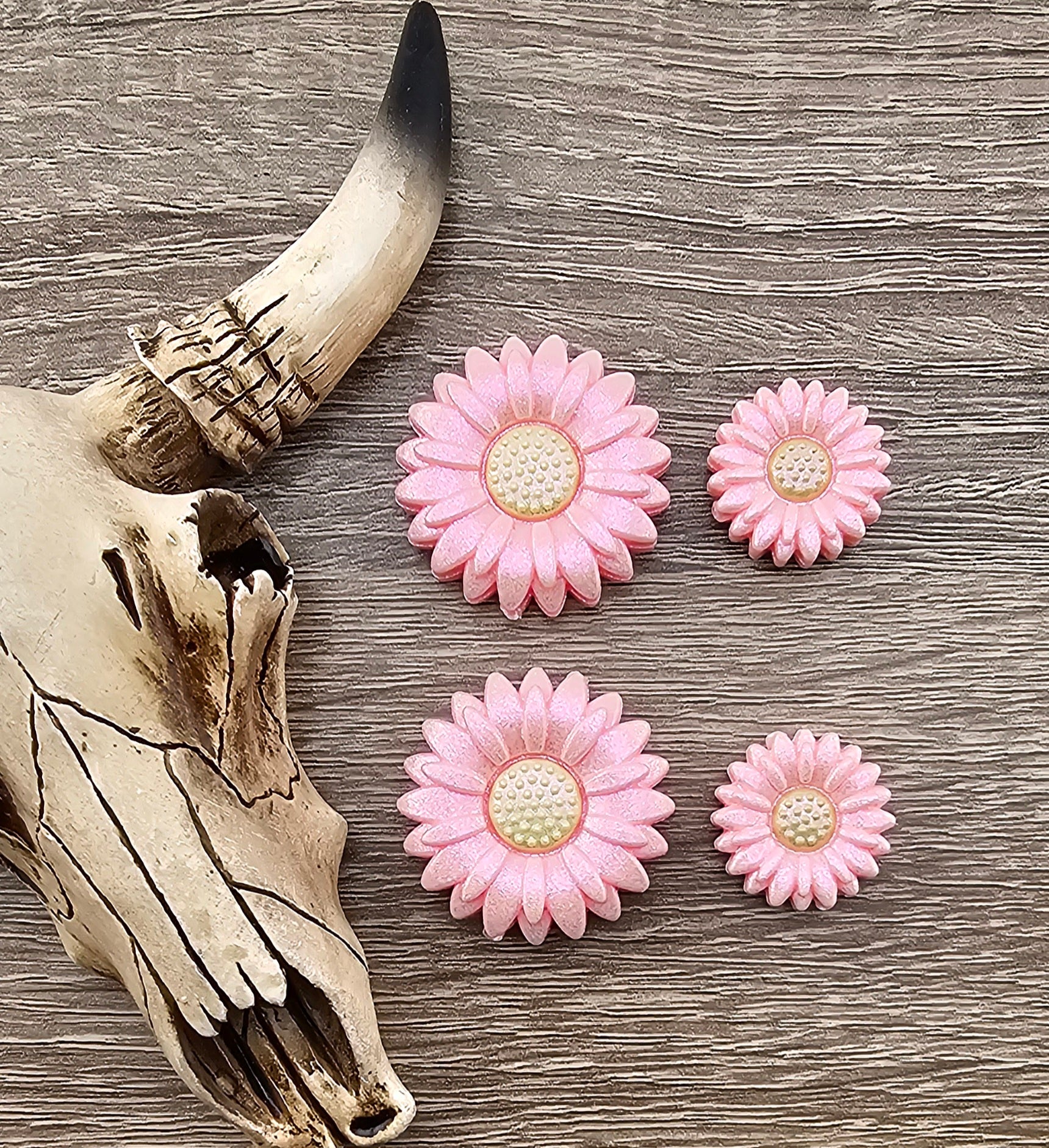 Opal Light Pink Daisy Focal