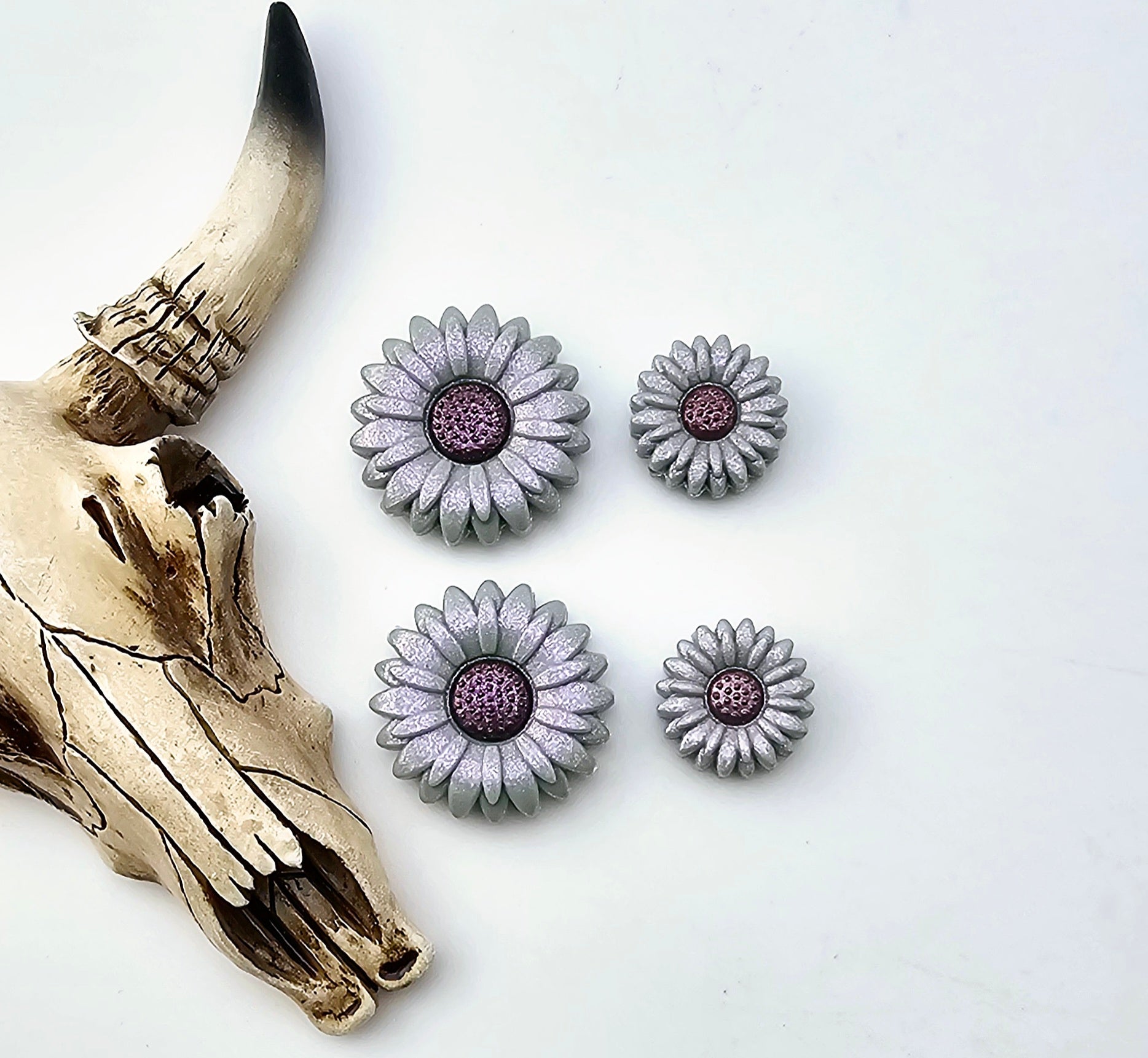 Opal Steel Gray Daisy Focal