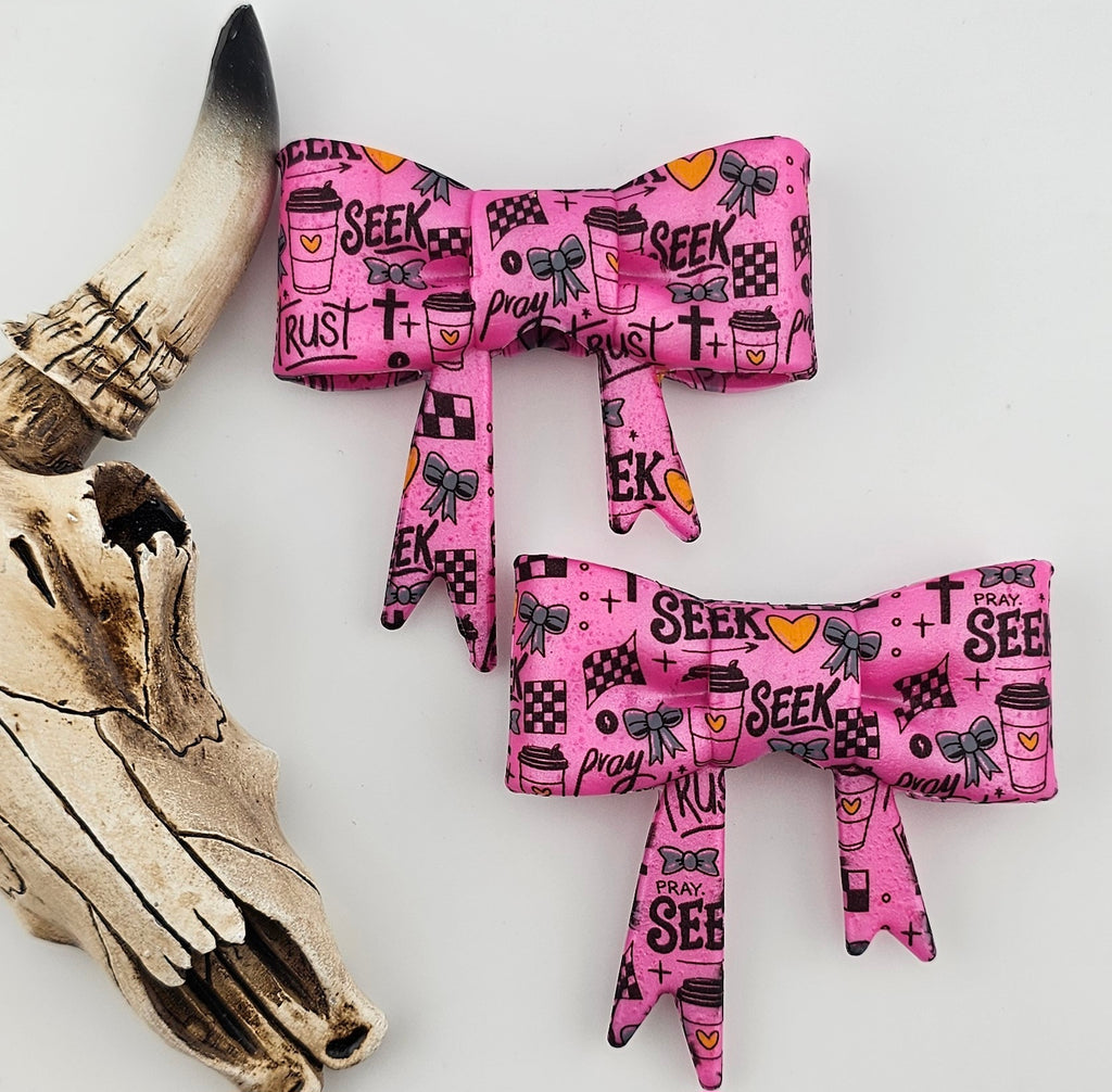 Large Bow Focal Seek Pray Trust *Exclusive*