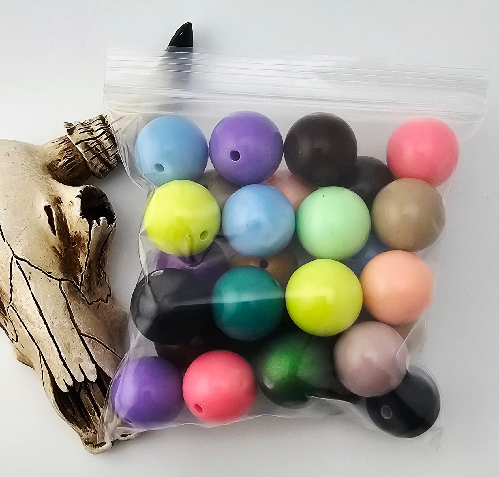 20mm Acrylic Scoop - Solid Colors 28ct