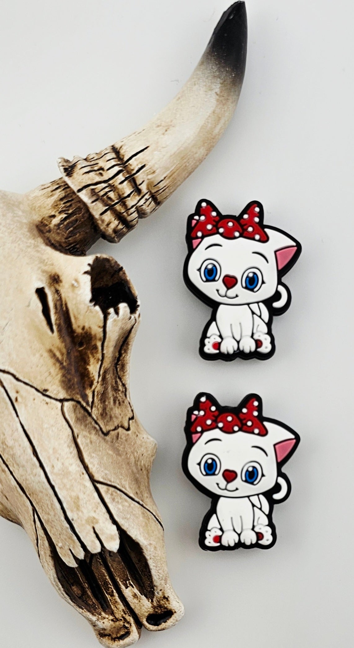 Kitty with Bow Focal