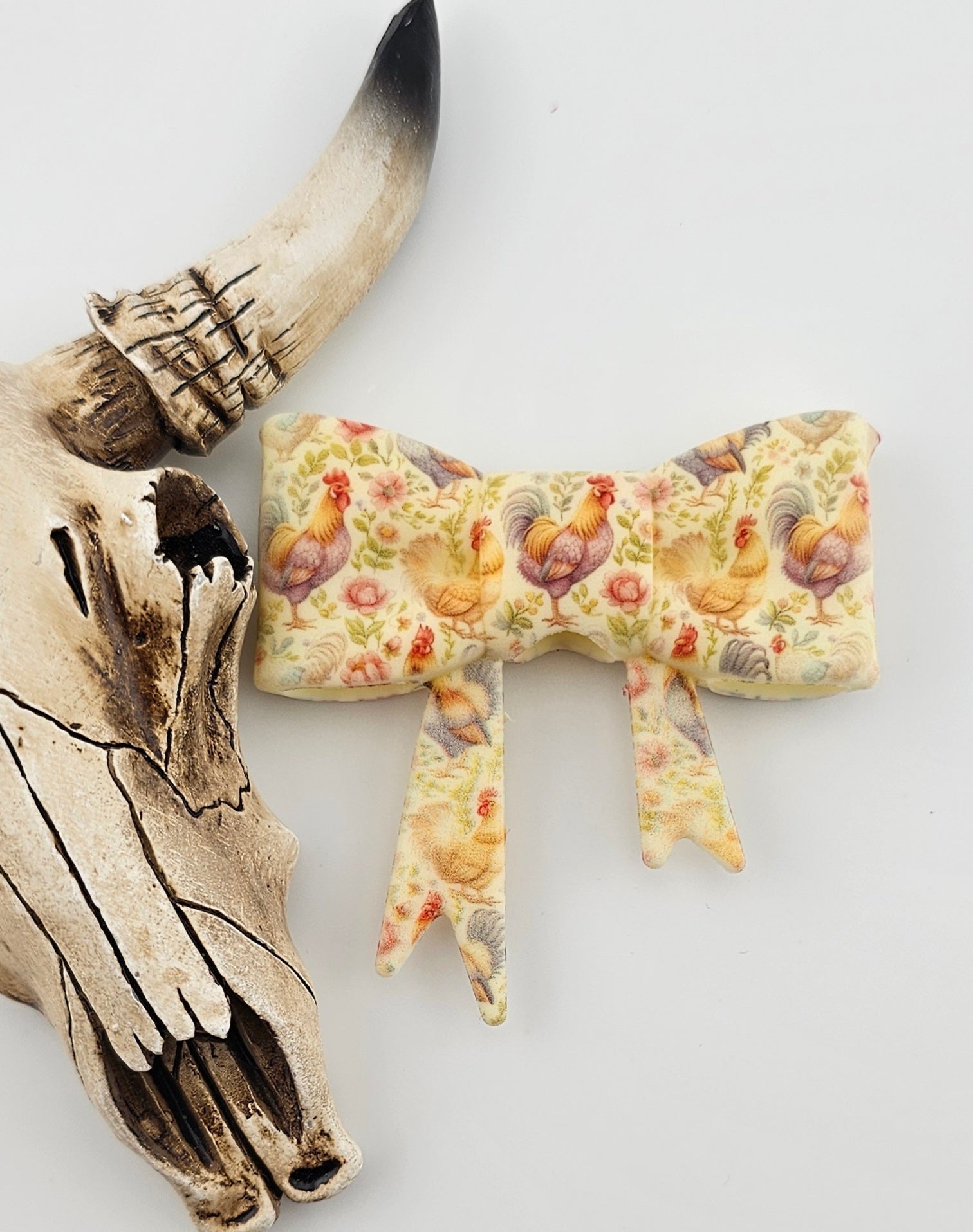 Large Bow Focal Getting Clucky