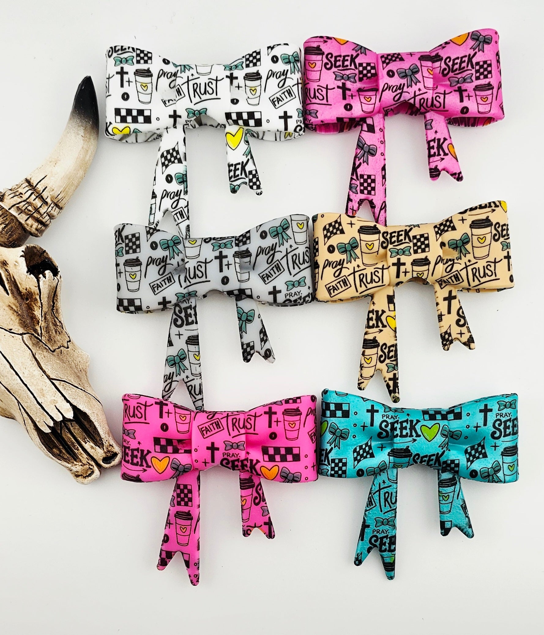 Large Bow Focal Seek Pray Trust *Exclusive*