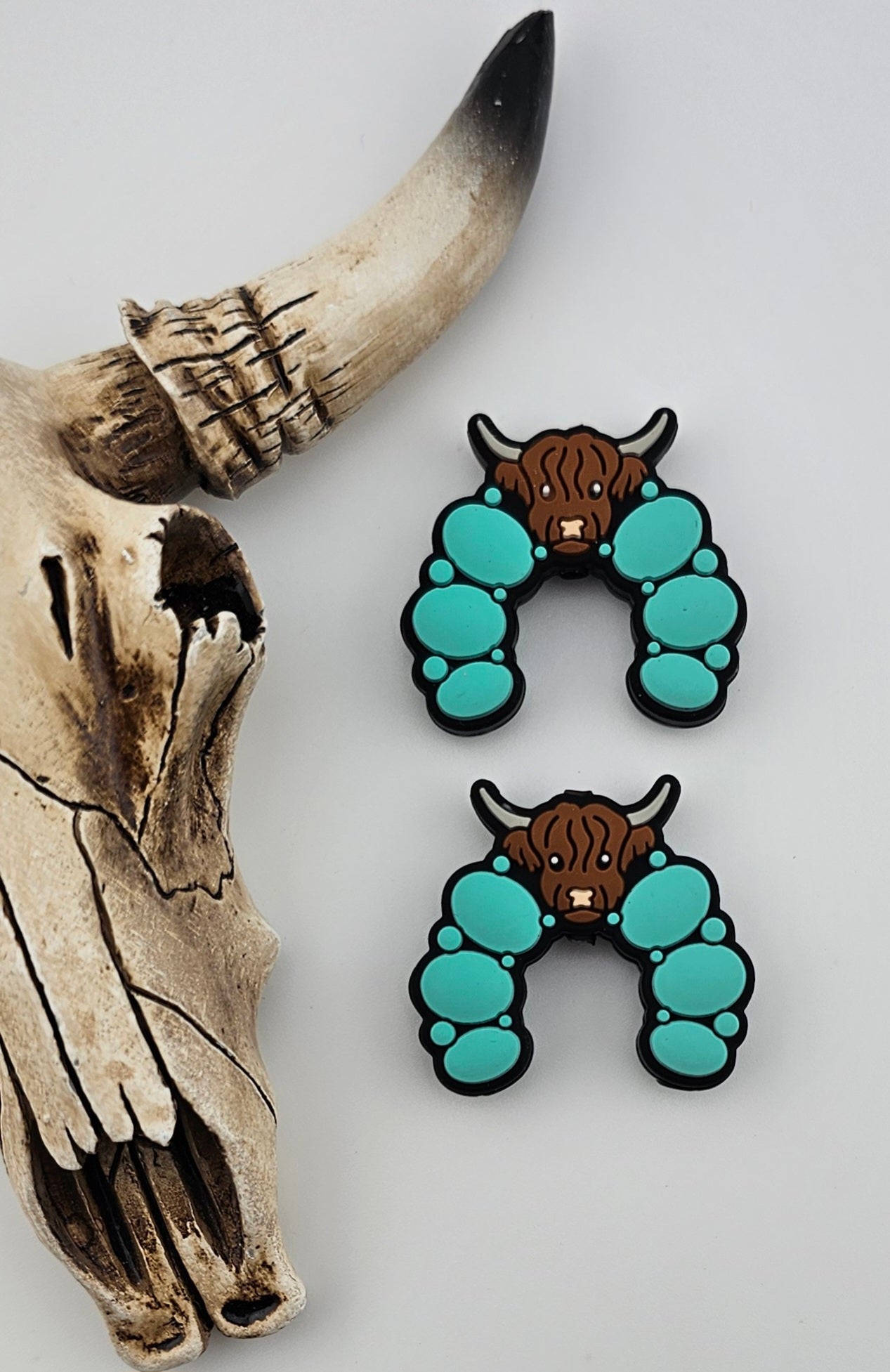 Highland Cow Turquoise Horseshoe Focal