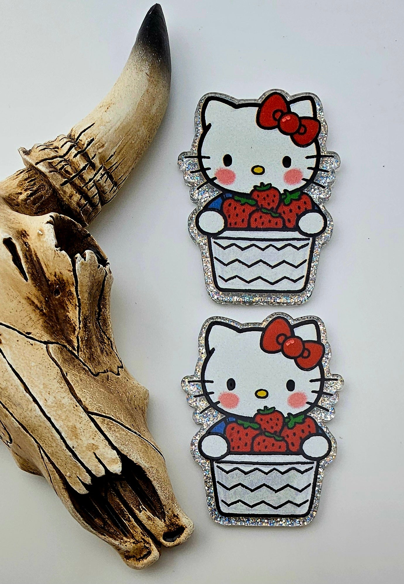 Flatback Kitty with Strawberries 188