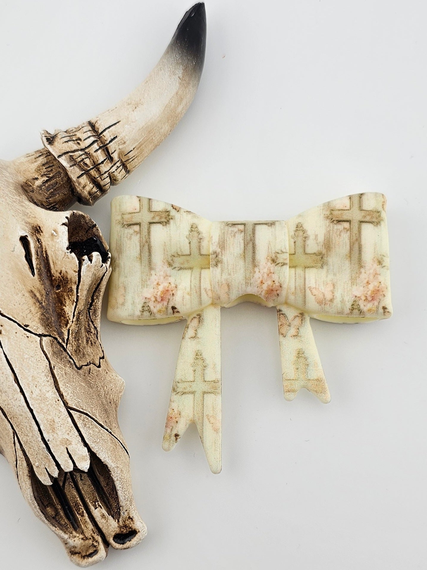 Large Bow Focal Rooted at the Cross