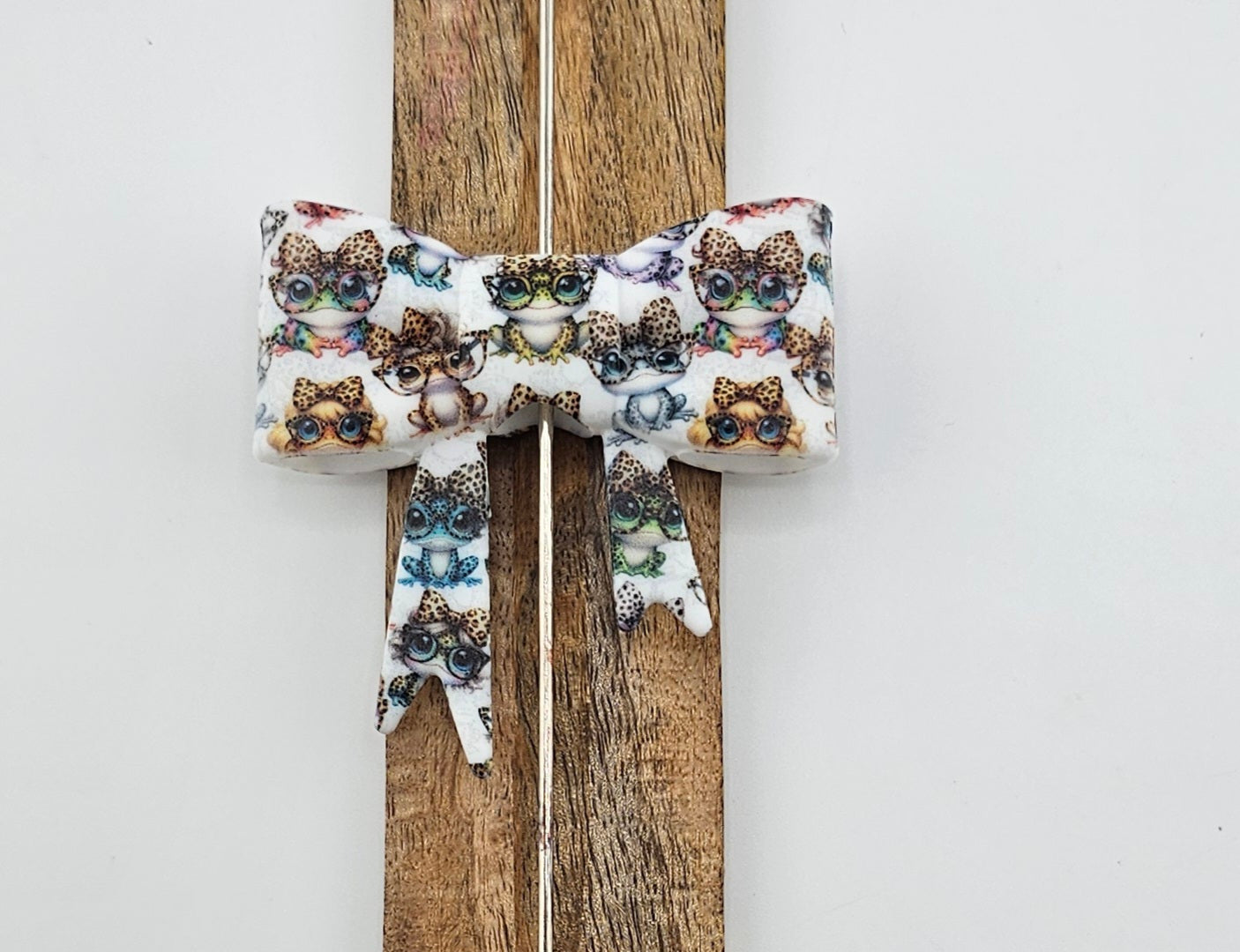 Large Bow Focal Frog Fabulous *Custom*