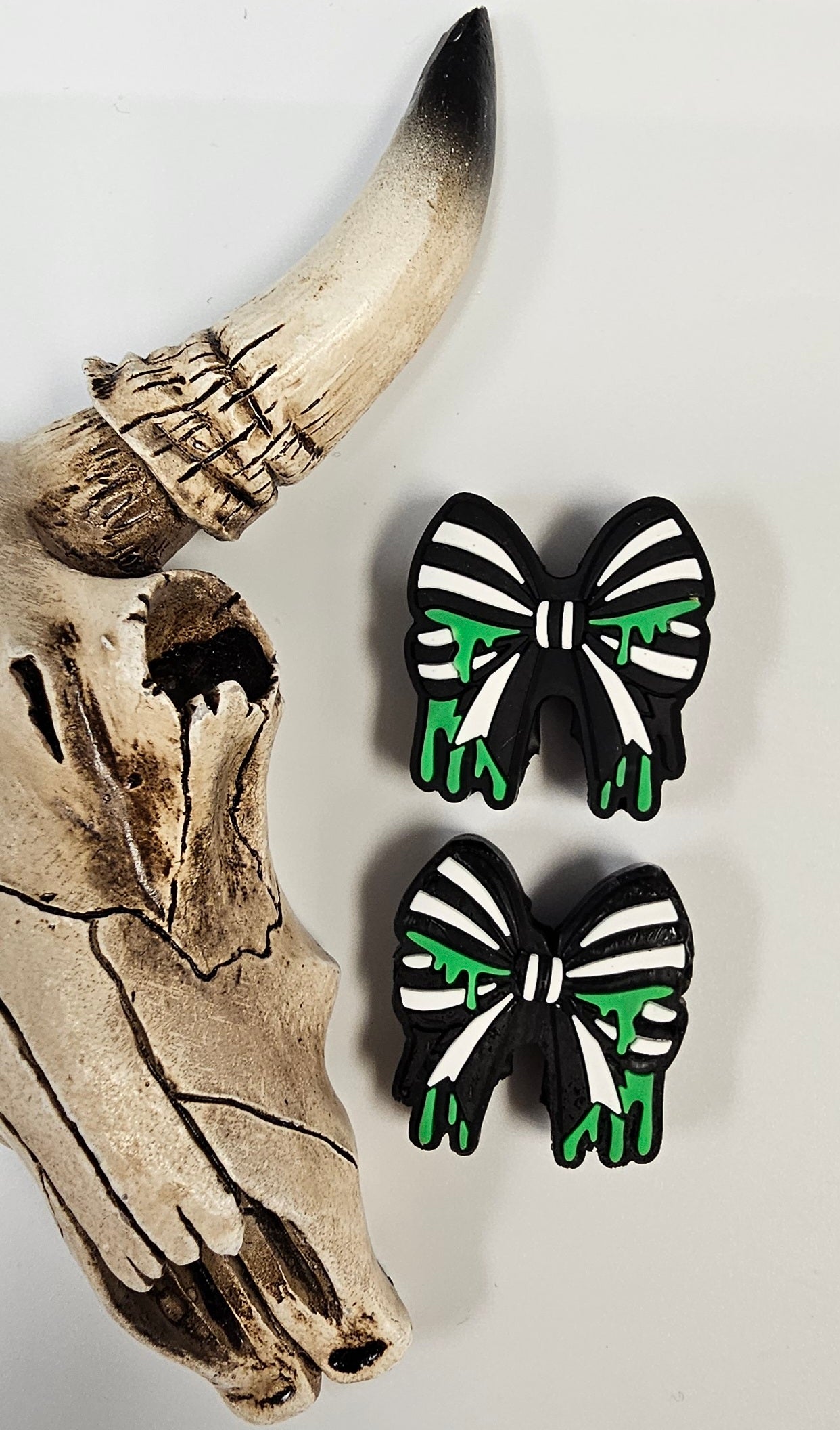 Dripping Green Bow Focal