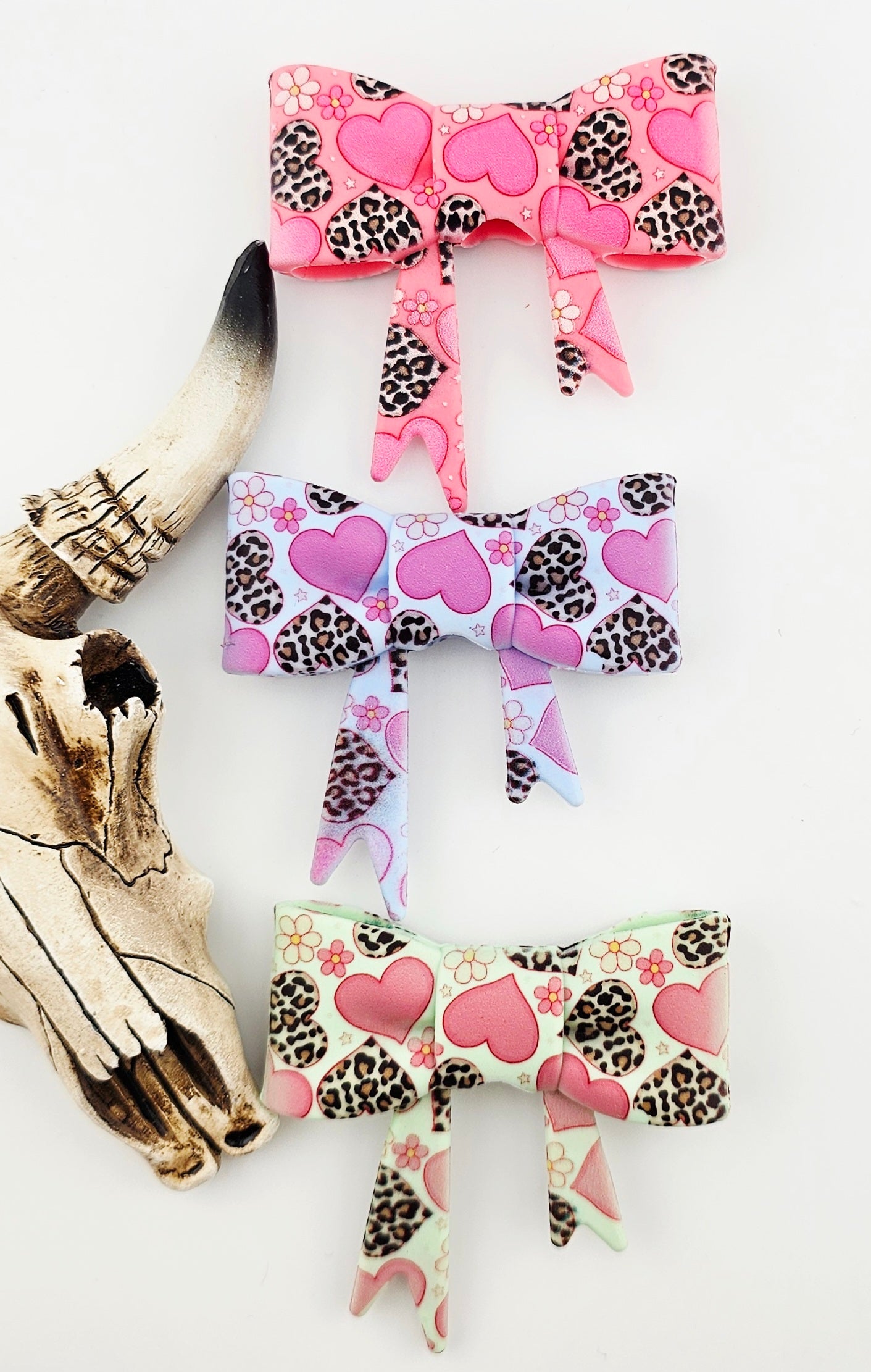 Large Bow Focal Leopard Love