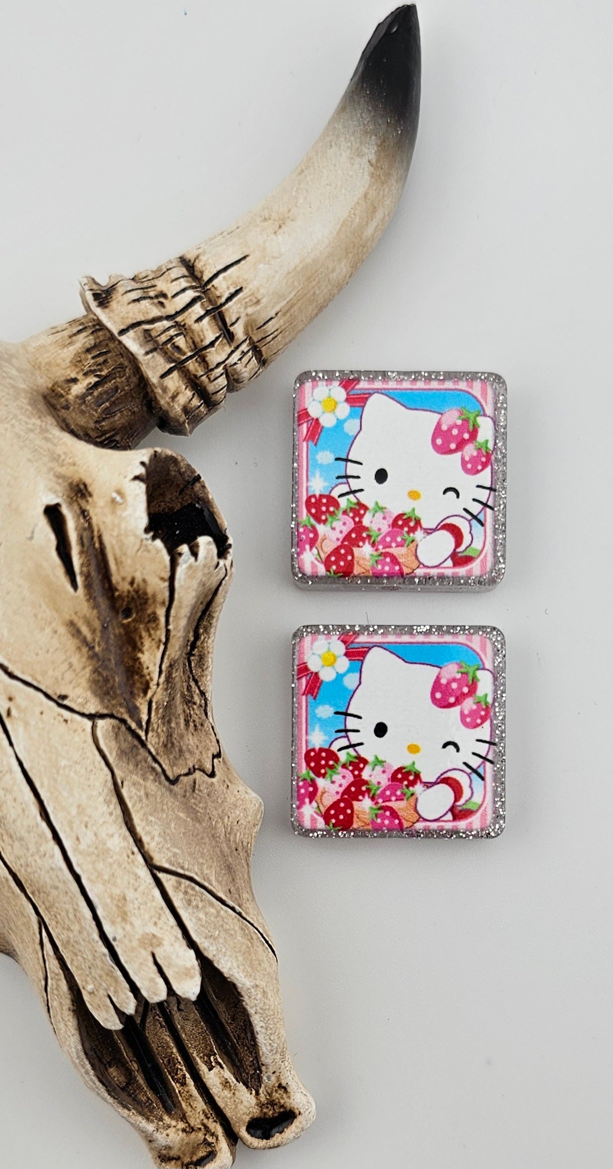 Acrylic Kitty with Strawberries Focal - AF119