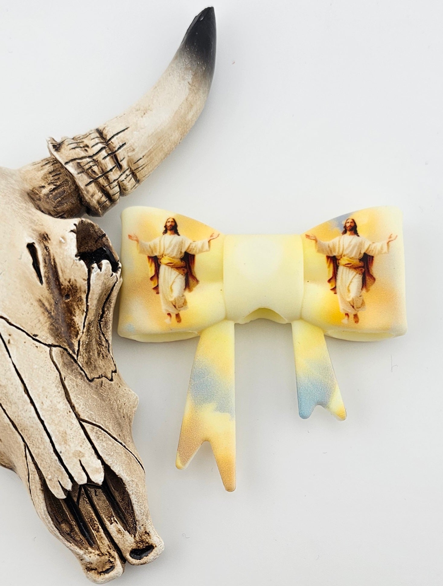 Large Bow Focal Arms Wide Open