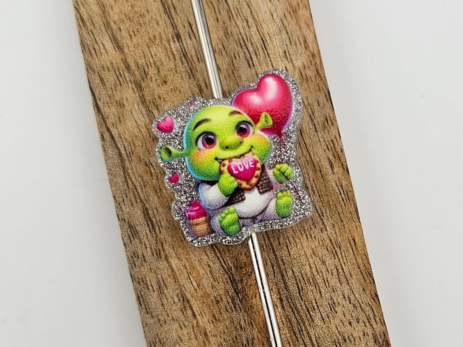 Acrylic Focal Green Guy Love - AF112