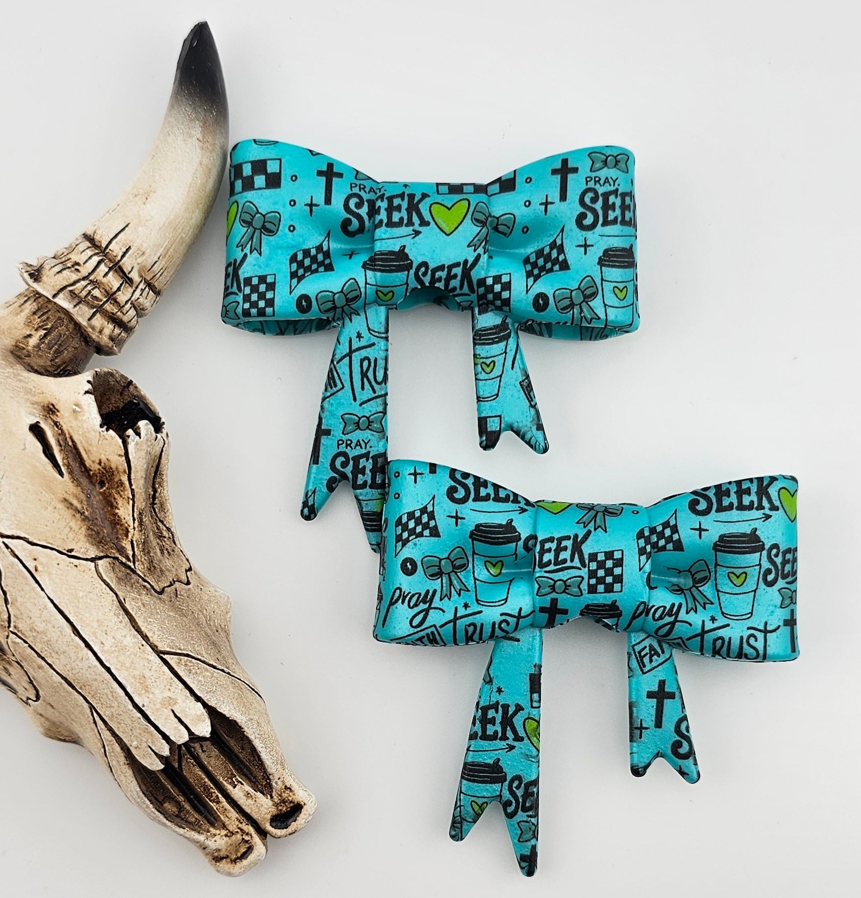 Large Bow Focal Seek Pray Trust *Exclusive*