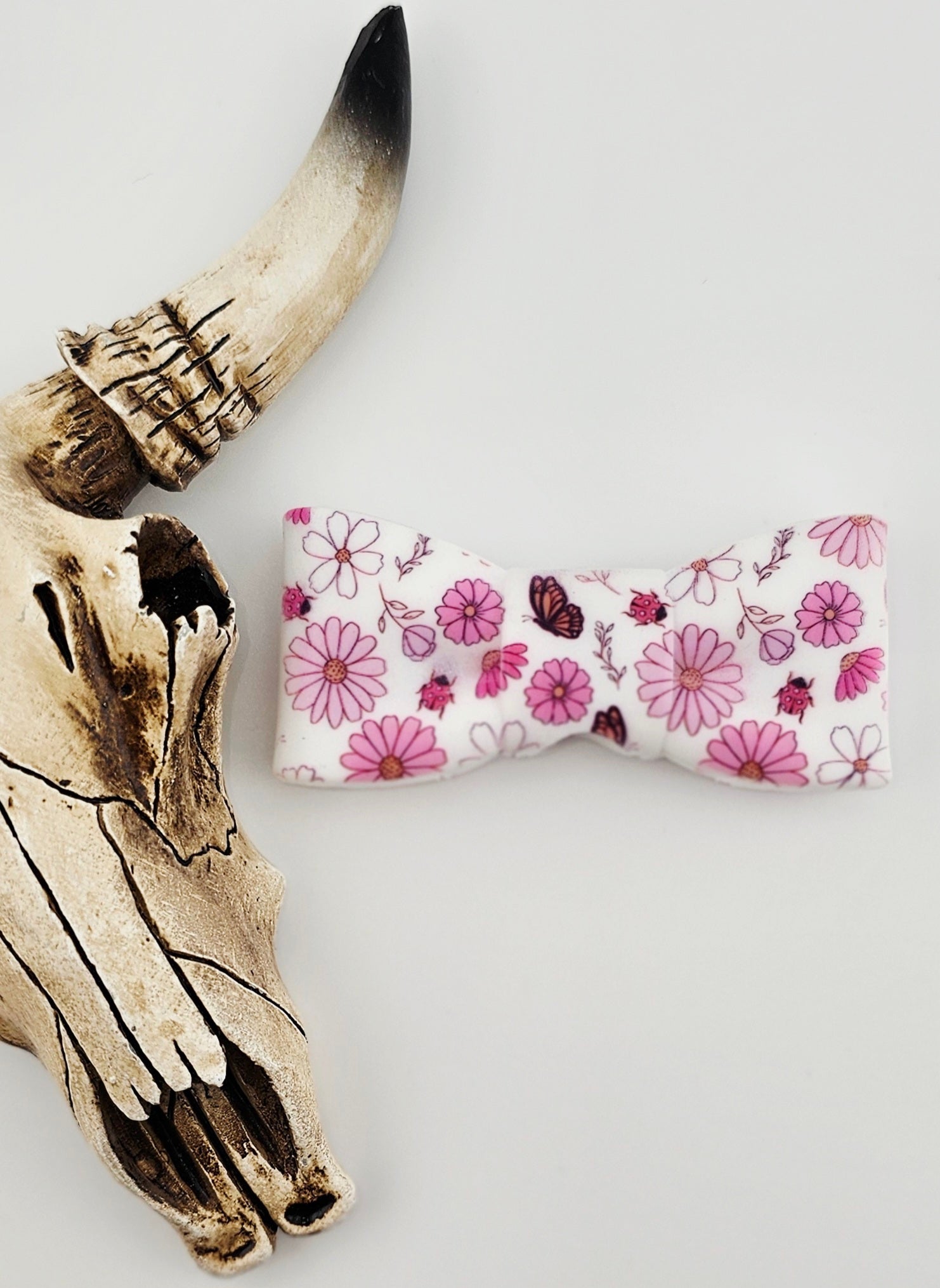 Flutter and Bloom Straw Topper Bow Tie Focal
