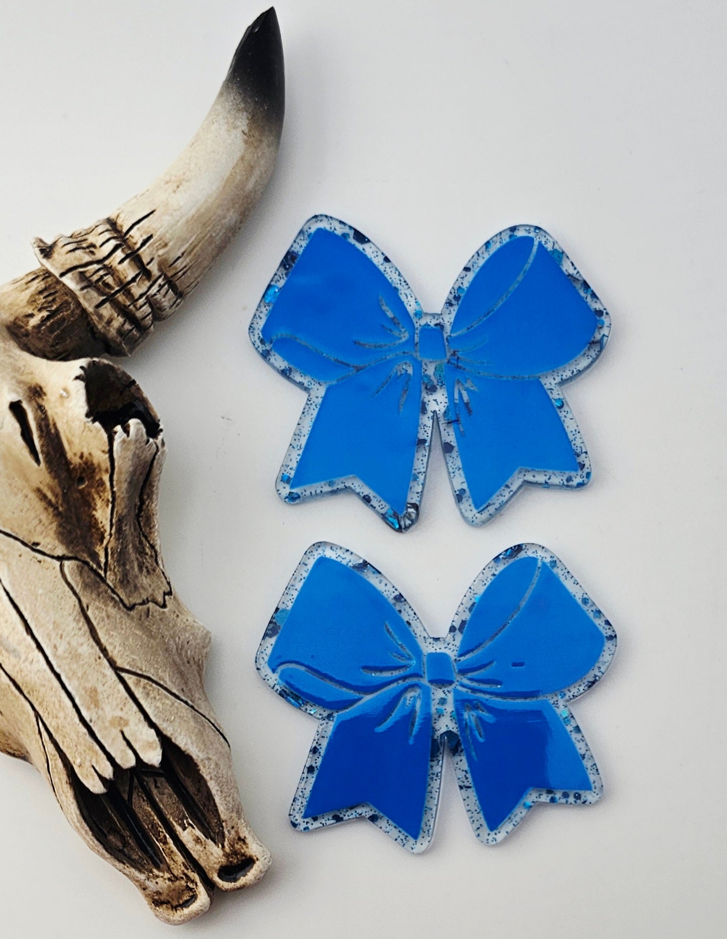 Flatback Brilliant Blue Bow Glitter Outline 305