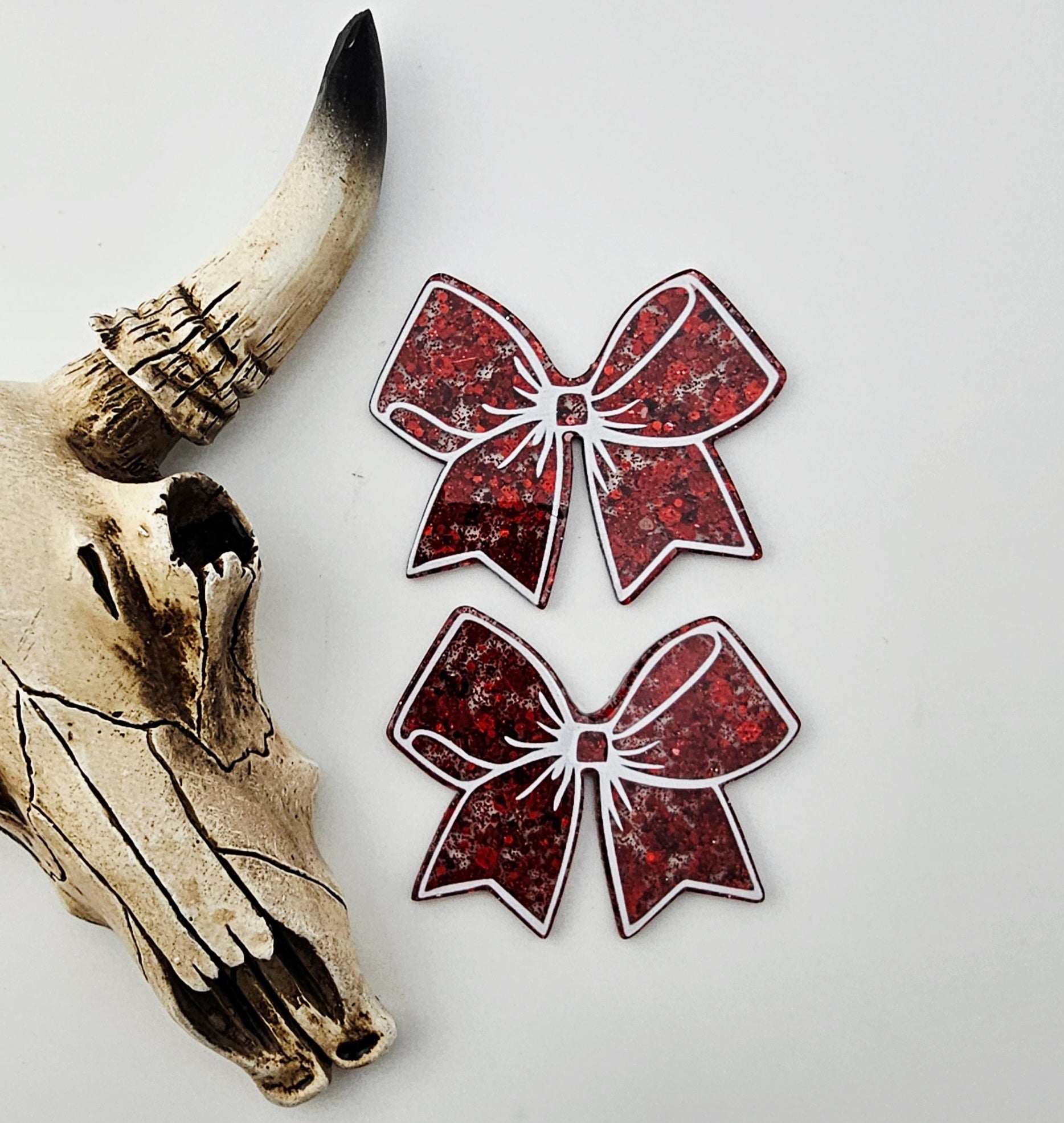 Flatback Bow Red Glitter White Outline 365